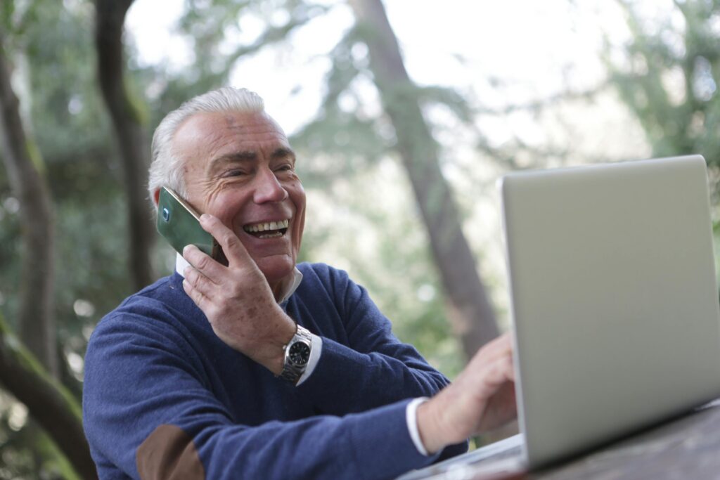 Contacting My Broker vs. Insurance Company: Who Should I Call? 